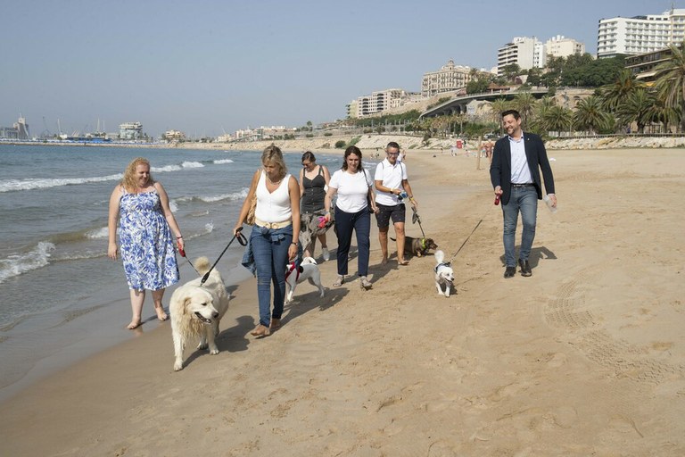 Tarragona recupera i amplia la platja per a gossos al Miracle