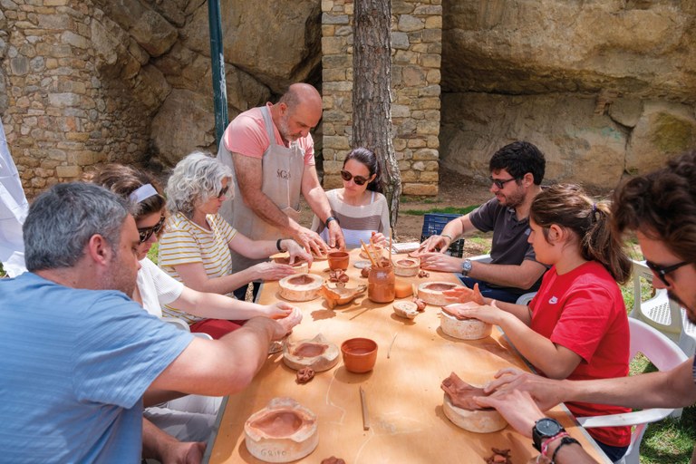 Llànties romanes. Modelatge d’una llàntia en ceràmica
