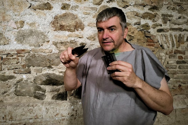 Tonstrinae. L'art d'afaitar, l'art de tafanejar - NOVETAT