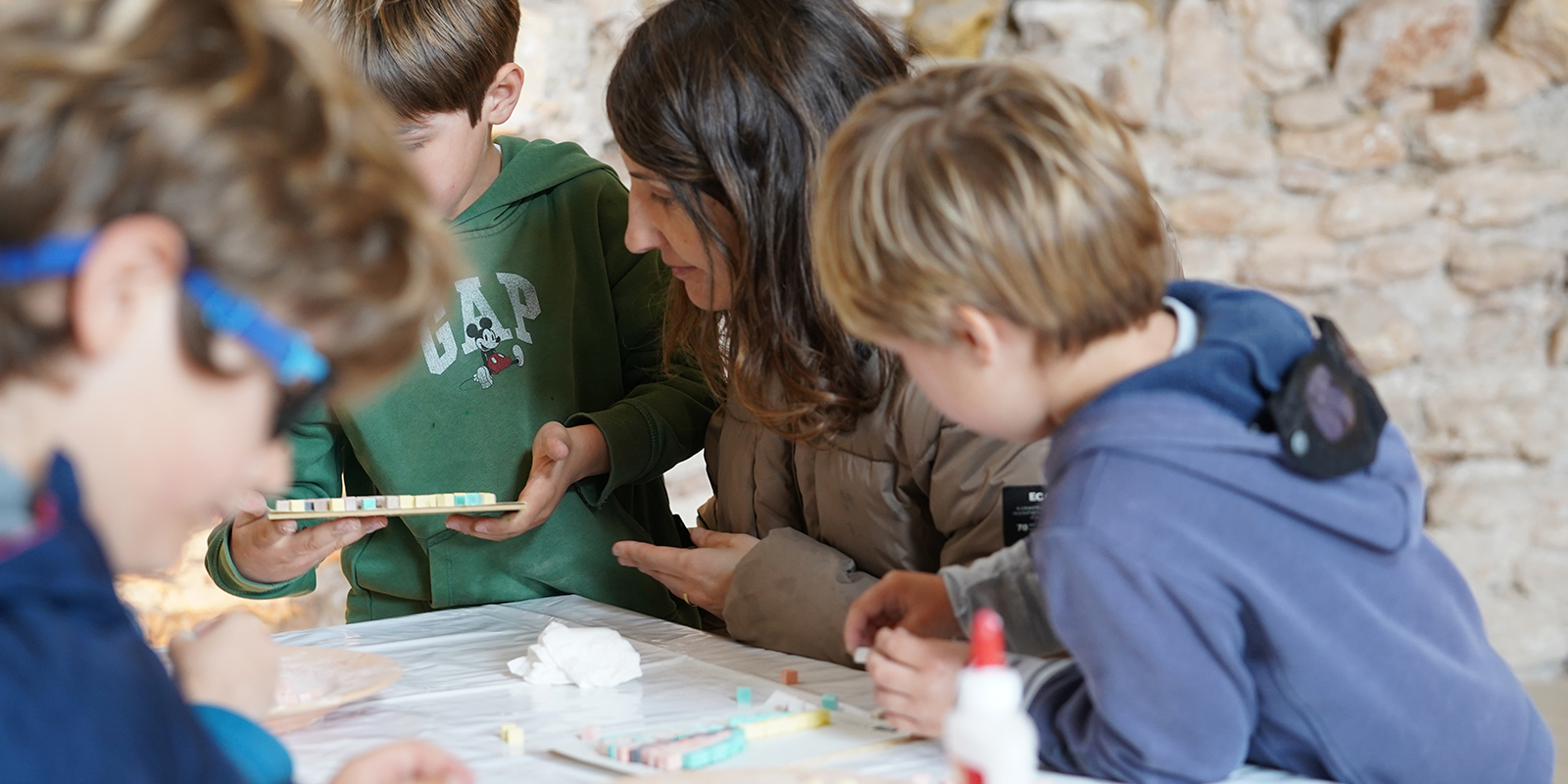 Vine al MNAT en família | Fem un mosaic?
