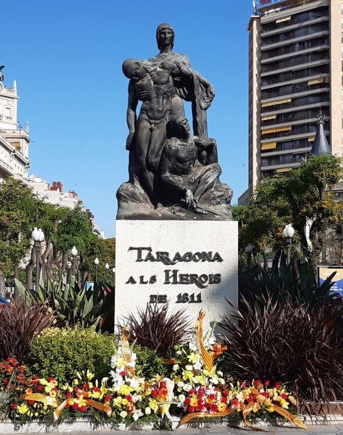 Ofrena floral al Monument als Herois de Tarragona de 1811
