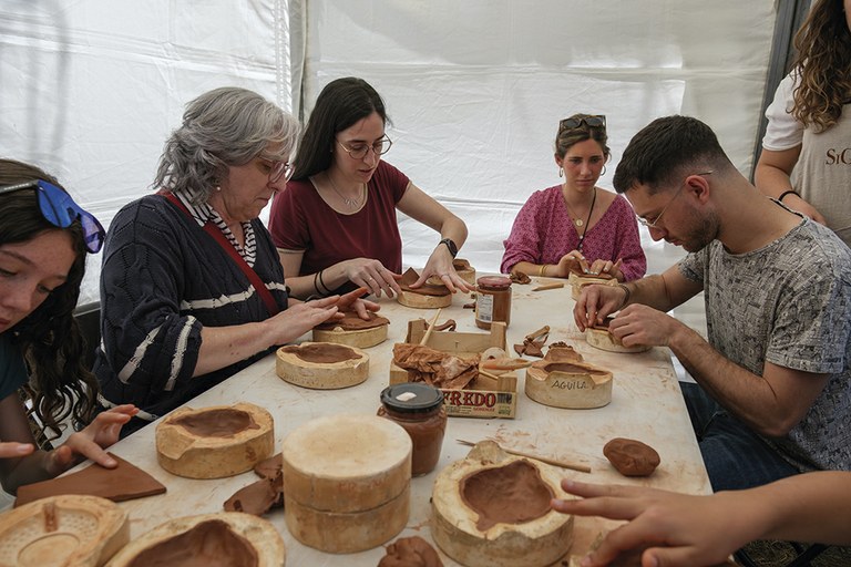 Llànties romanes. Modelatge d’una llàntia en ceràmica