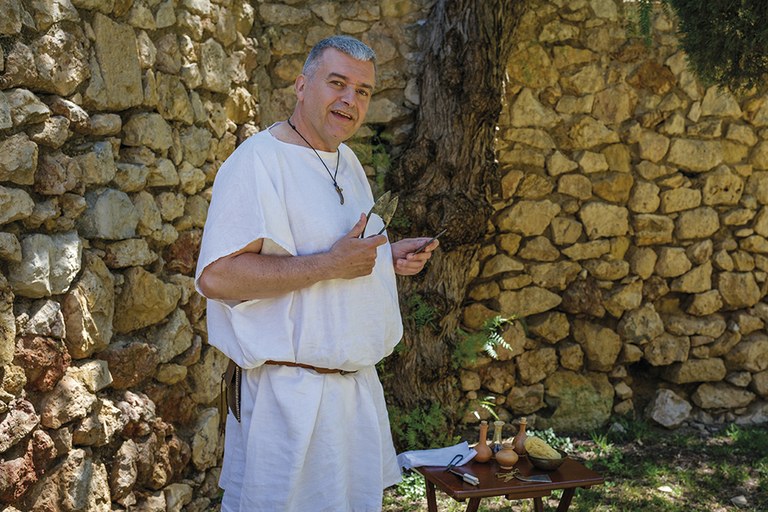 Tonstrinae. L'art d'afaitar, l'art de tafanejar