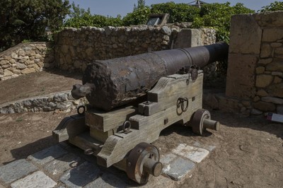 10. Canons  MG 1640