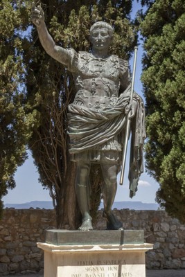 12. Escultura d'August  MG 1537