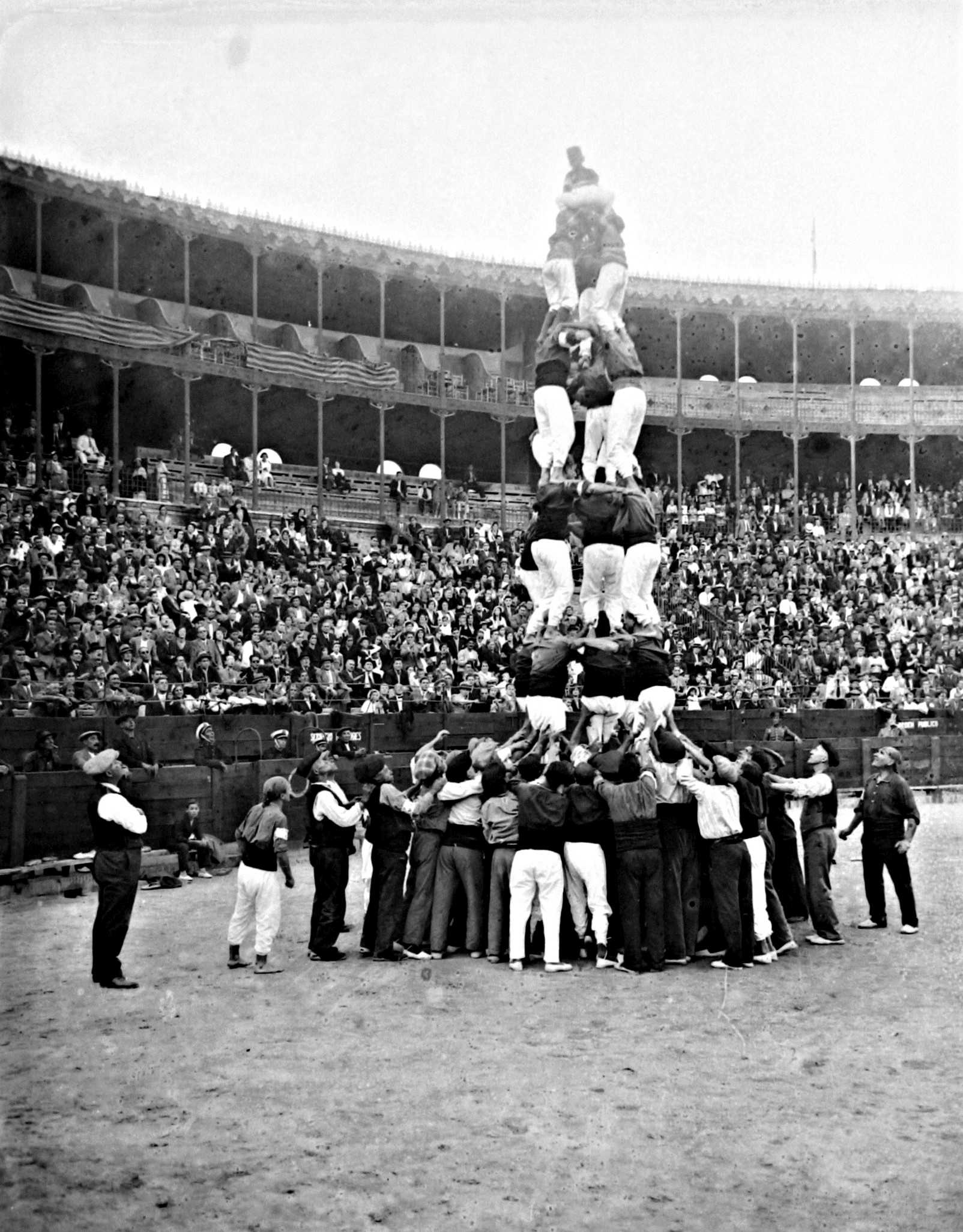 Concurs de Castells 1932 - 5de7 1 H. Vallvé / L'Arxiu