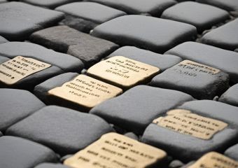 “Stolpersteine” o llambordes de memòria
