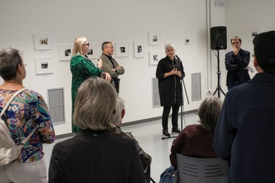 “On comença la llum”, una nova mirada a les dones a través dels fons de l’Arxiu