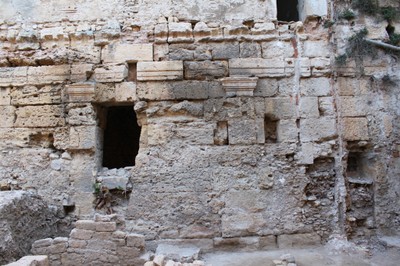 3. Detall del mur de pilastres del recinte del fòrum provincial