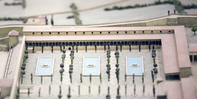 4. Detall de la maqueta del Museu d’Història de Tarragona on s’ubica el mur de pilastres del recinte del fòrum provincial