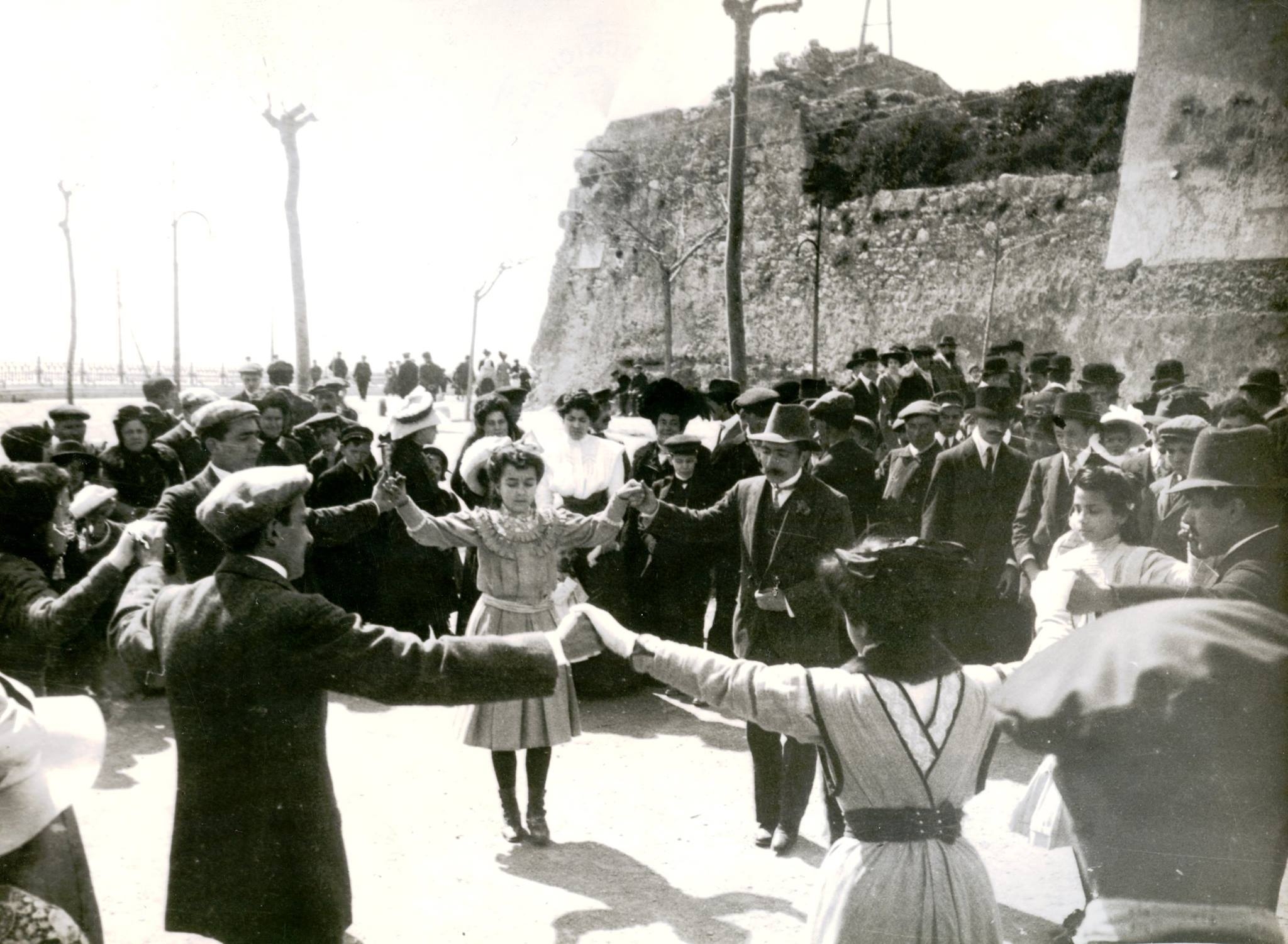 La Finestra de L'Arxiu. Sardanes
