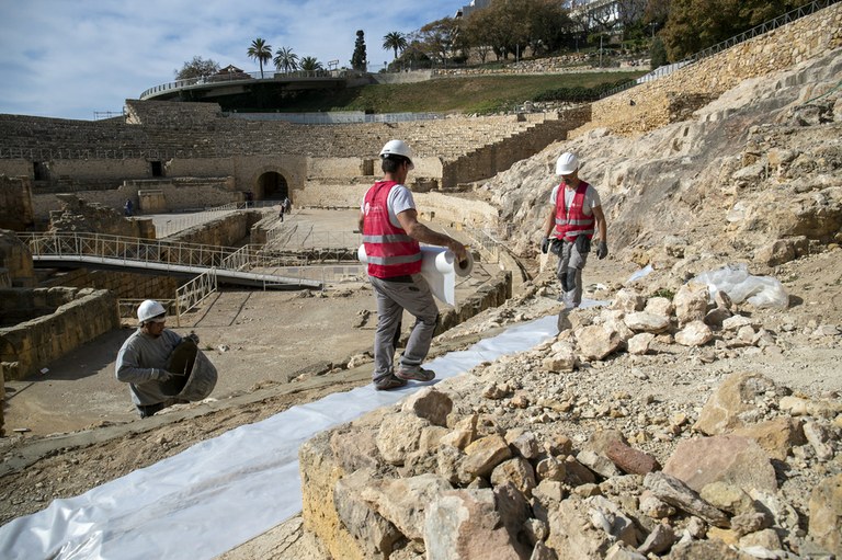 Actuació preventiva a la roca de l'amfiteatre per a la protecció de les filtracions d'aigua