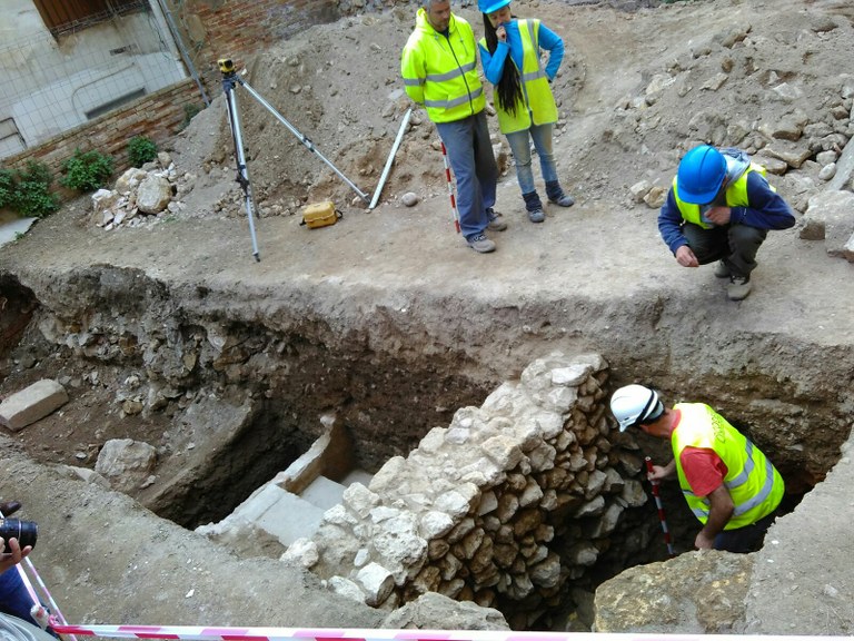 Els primers treballs arqueològics al carrer Ferrers evidencien part de la graderia del Circ
