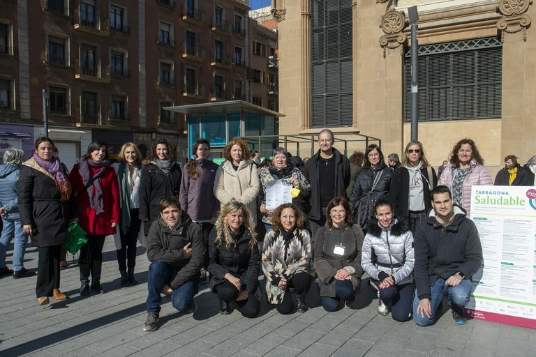 El programa Abril, mes de la salut s'inaugura amb una sessió de zumba suau a la plaça Corsini