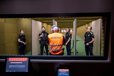 L’Alcalde Rubén Viñuales inaugura la nova galeria de tir de la Guàrdia Urbana