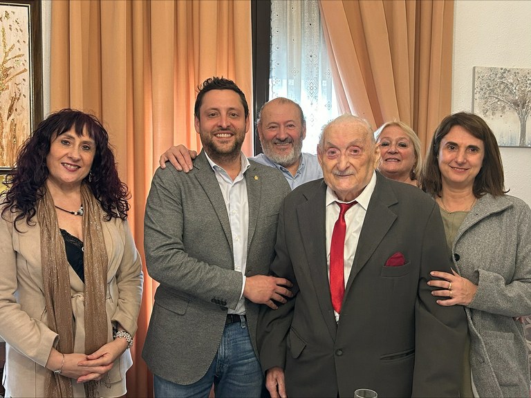 L'alcalde Viñuales felicita l'avi centenari Antonio Rufí pels seus 100 anys
