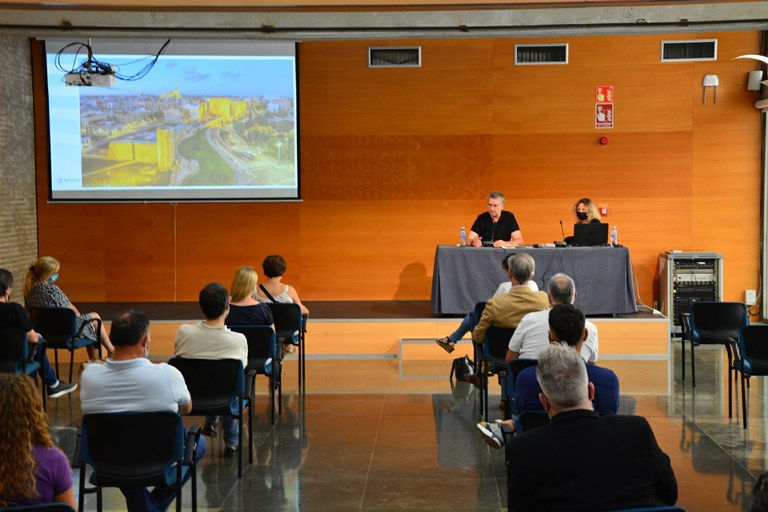  L'alcalde Ricomà es reuneix amb guies turístics, empreses d'activitats de lleure i representants d'apartaments